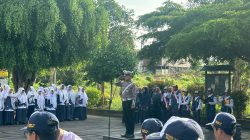 Satlantas Polres Kukar Jadi Pembina Upacara di SMP IT Nurul Ilmi, Ajak Pelajar Tertib Berlalu Lintas Sejak Dini