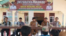 Bhabinkamtibmas Desa Kedu Ingatkan Aparat Desa Agar Transparan Kelola Dana Desa