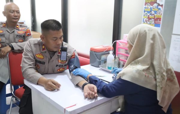 50 Polisi Pendonor Sumbangkan Darah ke PMI Jelang HUT Humas ke-74 di Polres Sragen