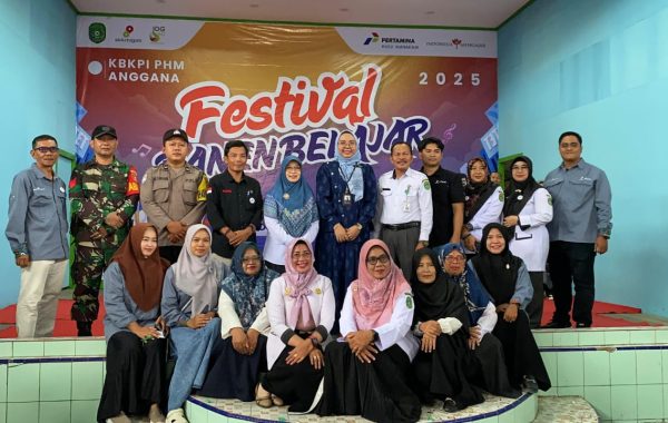 Bhabinkamtibmas Desa Anggana Hadiri Festival Panen Belajar 2025, Dukung Peningkatan Kualitas Pendidikan