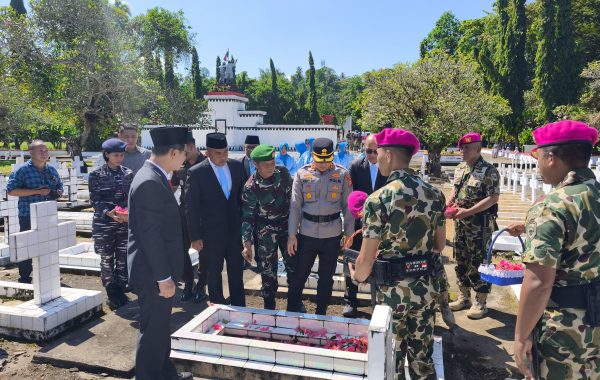 Perkuat Soliditas, Kepala Lapas Bitung Ikut serta Dalam Ziarah HUT ke-80 Marinir di TMP Kairagi