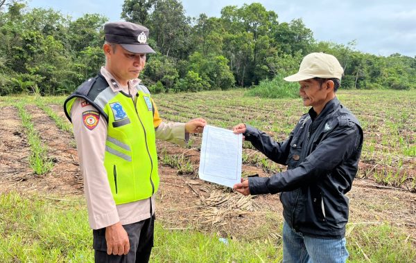 Bhabinkamtibmas Polsek Belitang III Himbau Warga: Jangan Buka Lahan dengan Dibakar