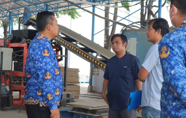 Lapas Kelas I Tangerang Latih Warga Binaan Produksi Paving Block Standar Industri