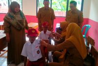 Sukseskan Program BIAS, Puskesmas Sungai Buntu Vaksin 132 Siswa SDN Puspasari 1