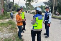 Aksi Humanis Satlantas Kukar Cegah Kecelakaan: Edukasi dan Penertiban Fotografer di Titik Rawan Laka