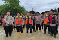 Kapolres OKU Timur Tinjau Luapan Sungai Muara Balak di Desa Nusa Jaya