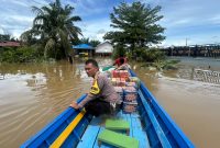 Polsek Tabang Salurkan Bantuan Sosial untuk Warga Terdampak Banjir di Tiga Desa